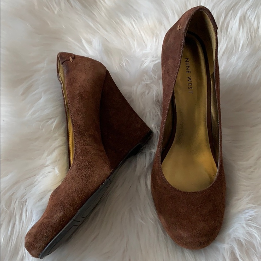 🌟HOST PICK! 🌟 Nine West brown suede wedges